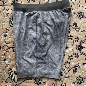 Lululemon T.H.E short 9 inches (no liner)